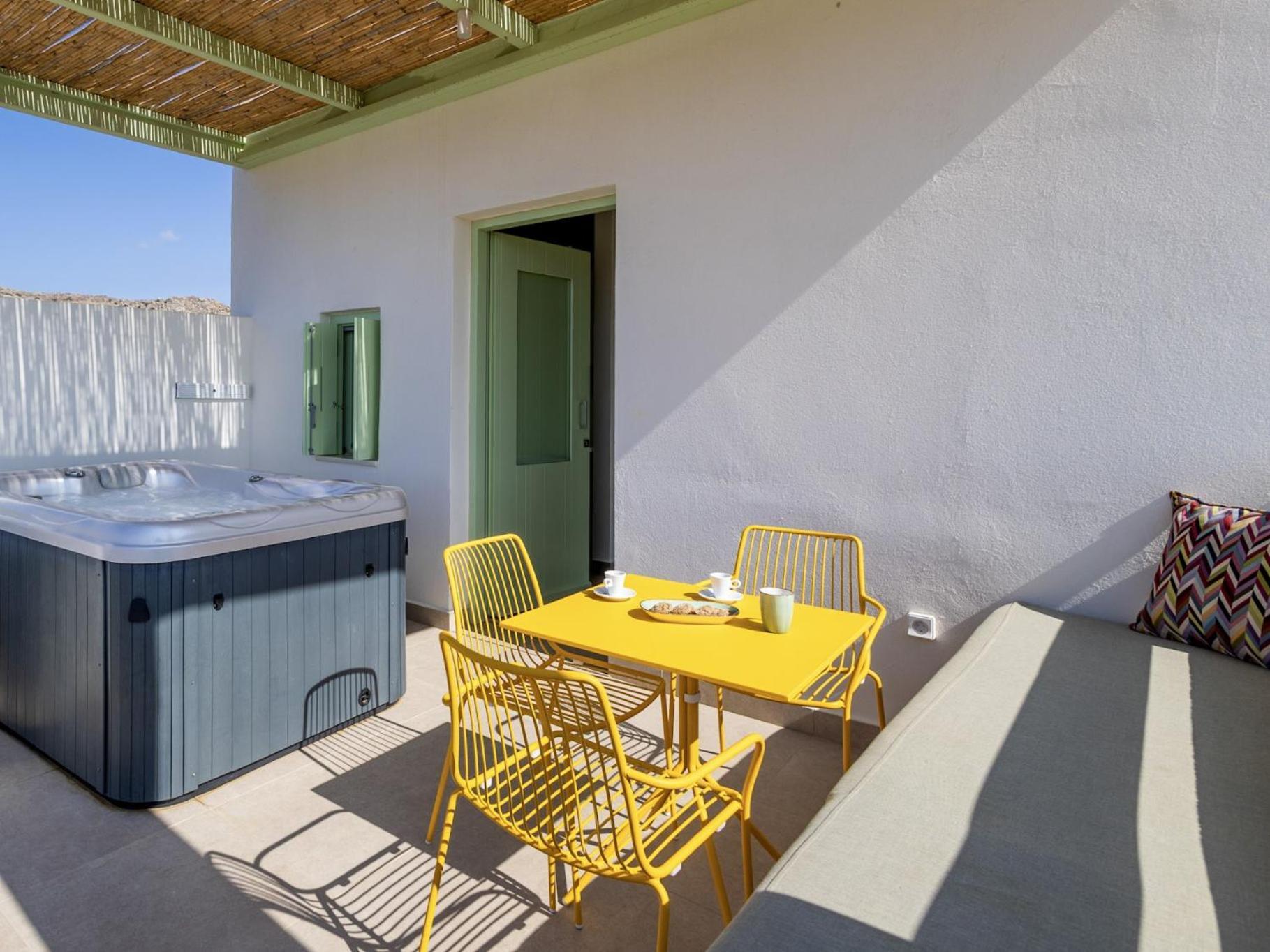 Plioni Villas & Suites Mikrí Vígla Szoba fotó